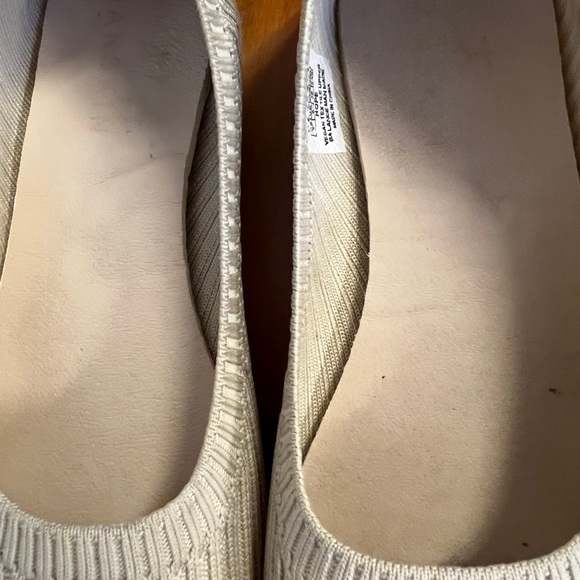Danskin Cream Elastic Ribbed Ballet Flats - Picture 9 of 9